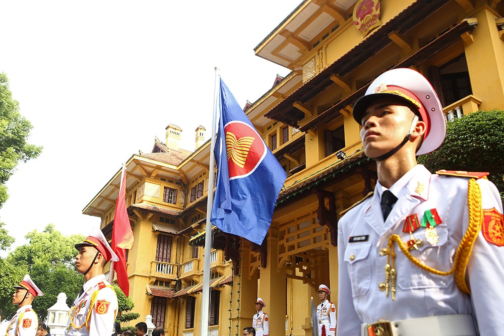Lễ thượng cờ ASEAN trang trọng ở Hà Nội kỷ niệm 52 năm thành lập