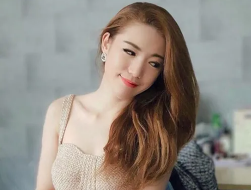 Cô giáo kiêm tiếp viên hàng không hot nhất Thái Lan đẹp nhờ chăm sóc kỳ công