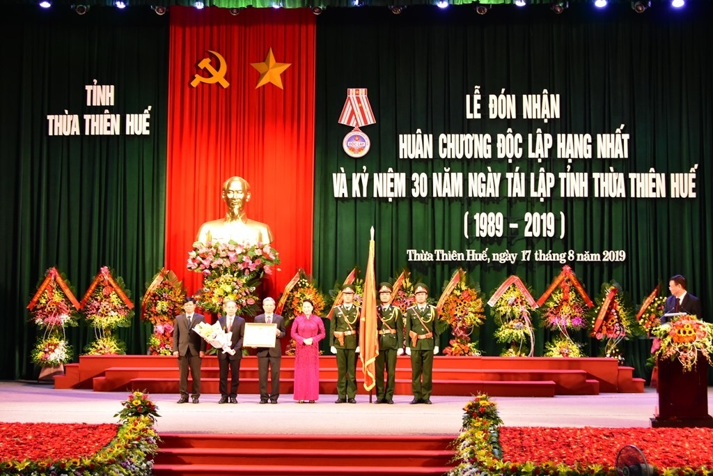 Thừa Thiên Huế đón nhận Huân chương Độc lập hạng Nhất nhân 30 năm tái lập tỉnh