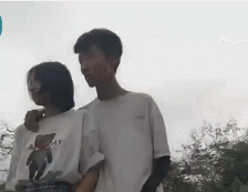 Sốc clip khoảnh khắc cặp đôi suýt bị tàu tông vì đứng gần đường sắt để quay video