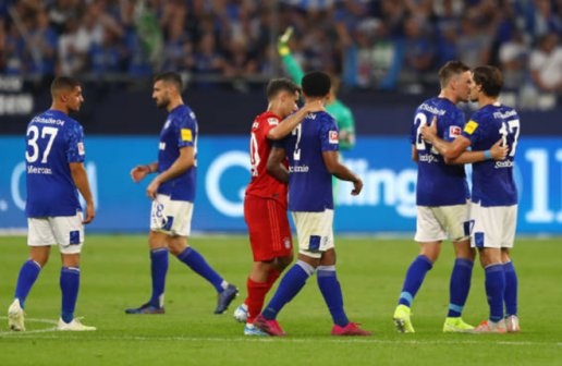 Lewandowski lập hattrick, Bayern Munich "vùi dập" Schalke