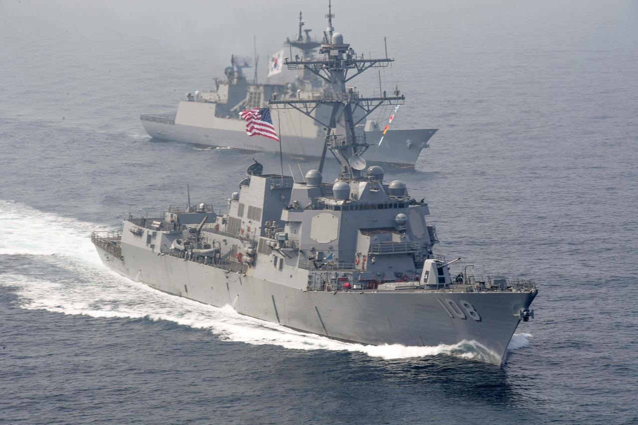 Tàu chiến Mỹ áp sát khu vực Trung Quốc chiếm đóng trái phép trên Biển Đông