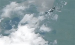 Màn nhào lộn xoáy trôn ốc của “bóng ma bầu trời” Su-57 Nga