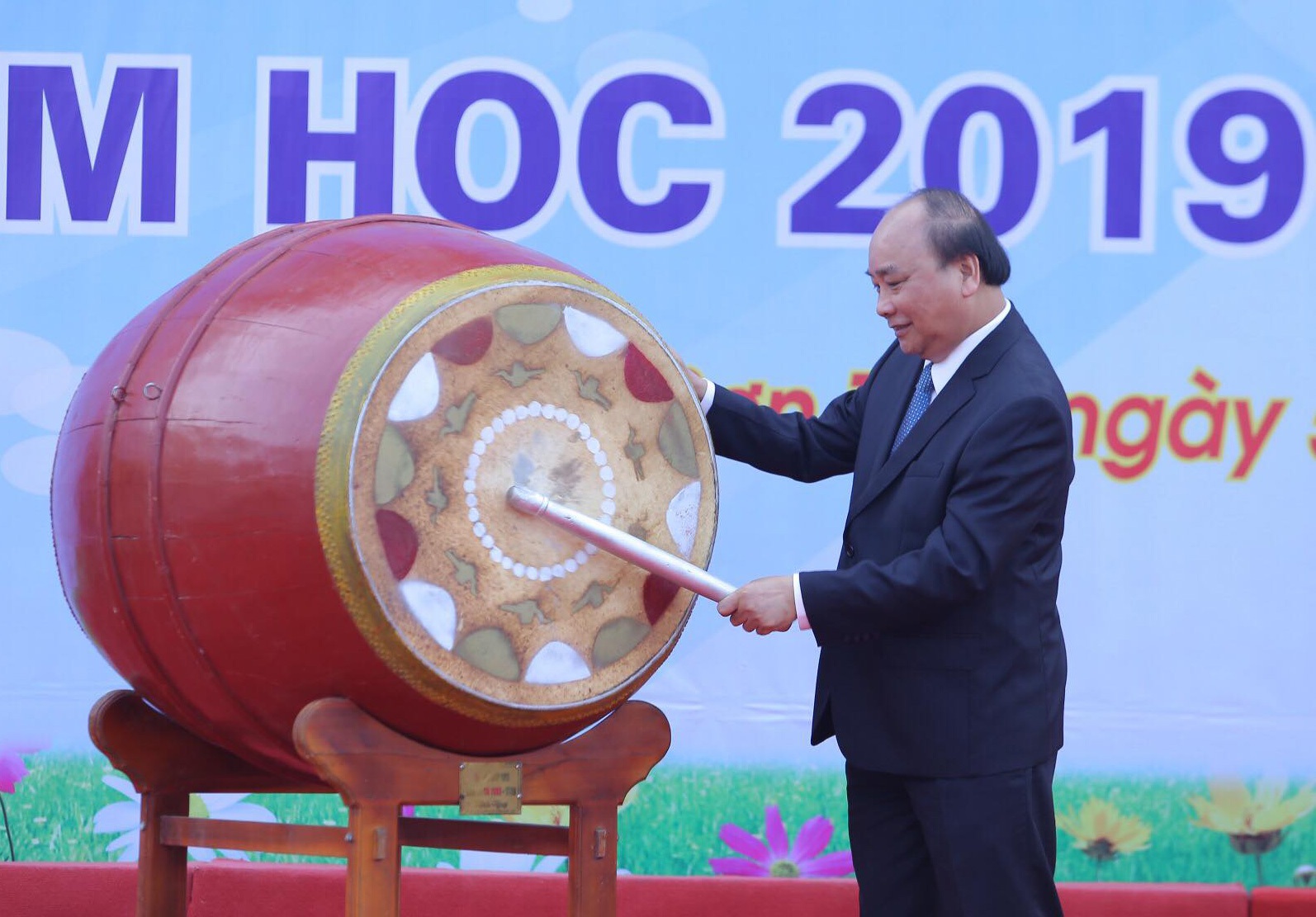 Thủ tướng Nguyễn Xuân Phúc: Dạy chữ đã quan trọng, dạy đức càng quan trọng hơn