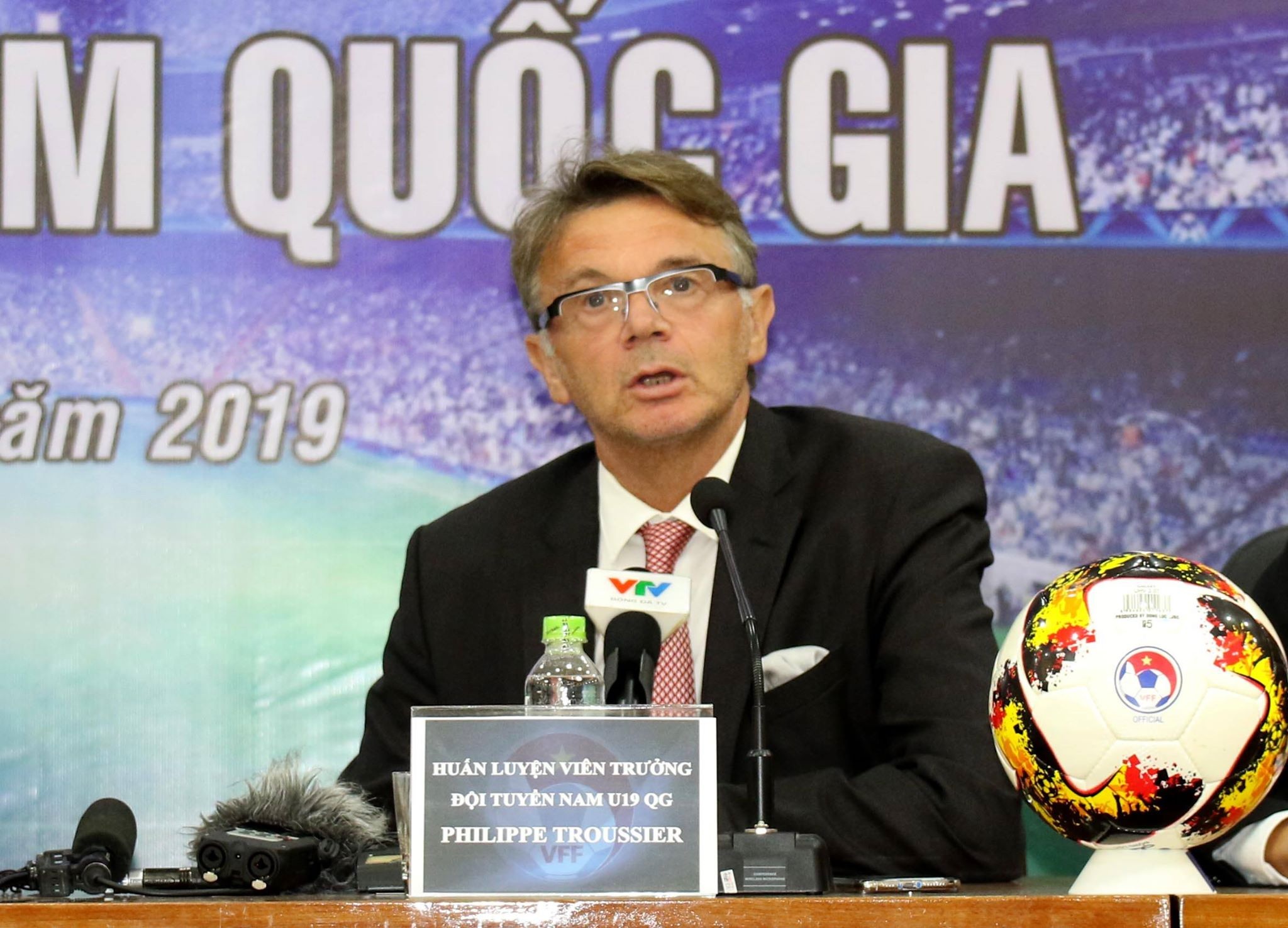 “Phù thủy trắng” Philippe Troussier hết lời ca ngợi HLV Park Hang Seo