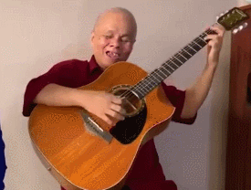 Clip “cụ già mù thể hiện tài năng guitar điêu luyện” ấn tượng nhất tuần qua
