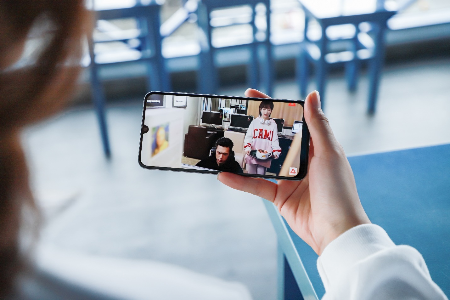 Xem phim, chơi game nịnh mắt trên màn hình Super AMOLED của Galaxy A50s