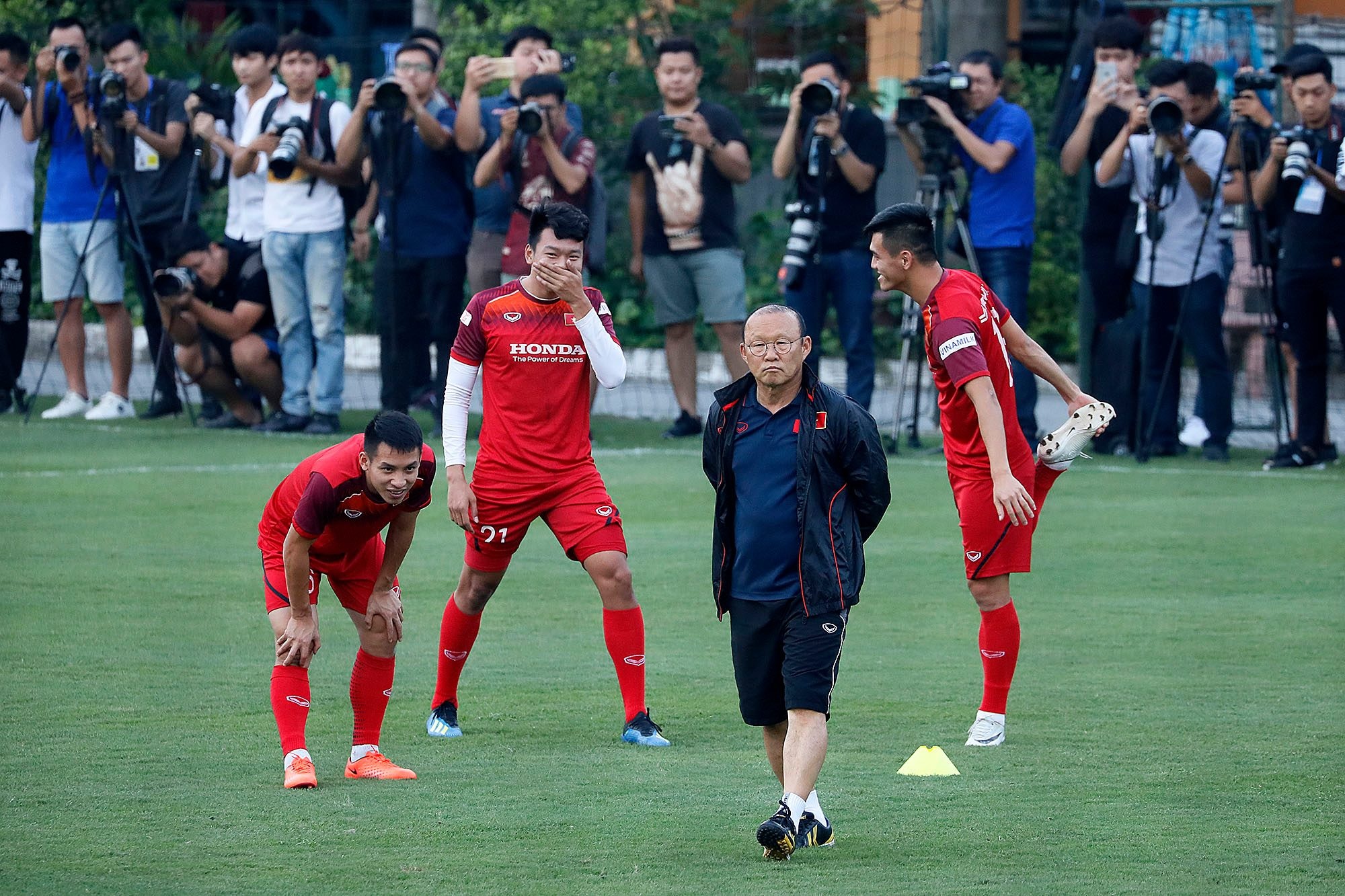 HLV Park Hang Seo bất ngờ đổi sân, đóng kín buổi tập của đội tuyển Việt Nam