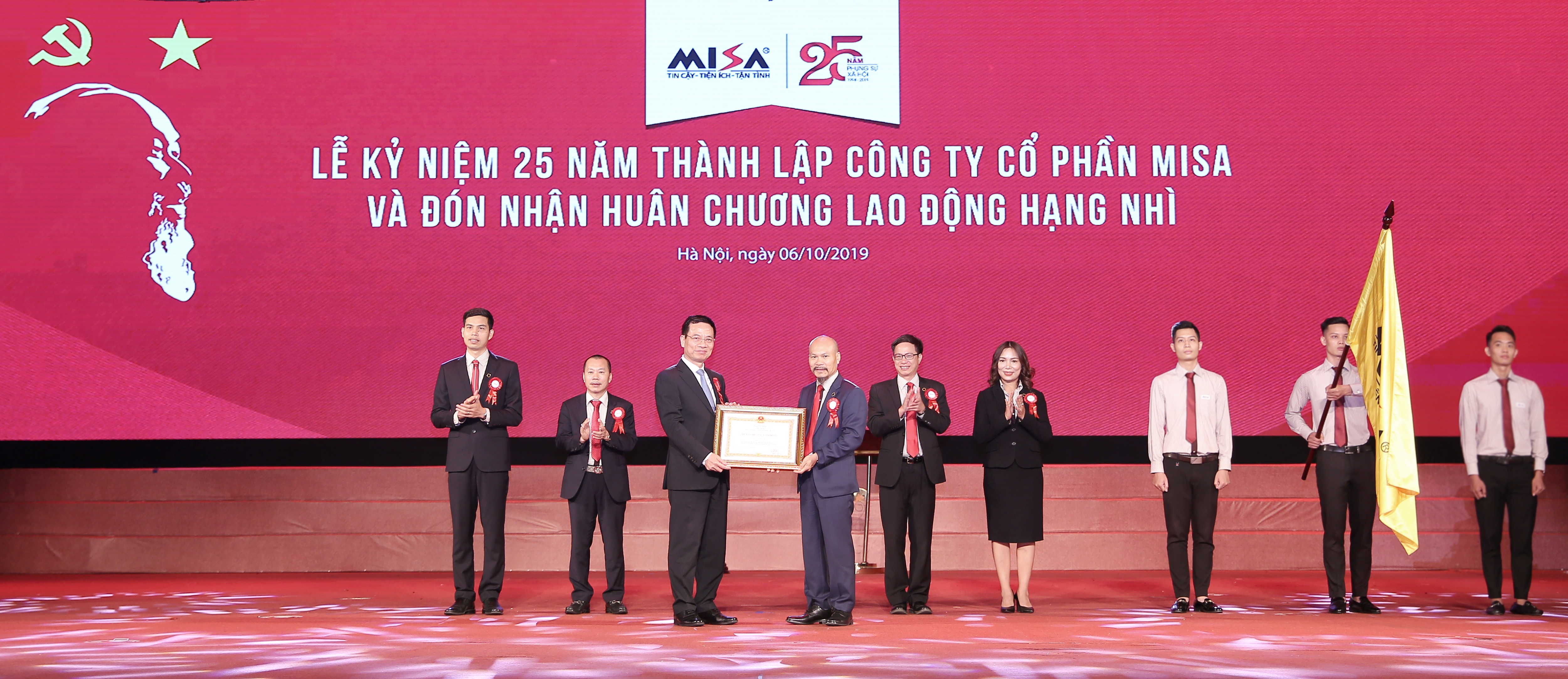 MISA nhận Huân chương Lao động hạng Nhì trong lễ kỷ niệm 25 năm thành lập