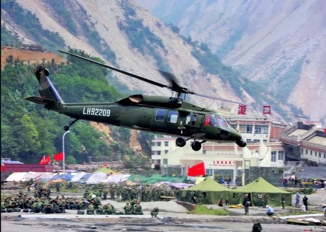 Đĩa bay kỳ dị và chiếc trực thăng "bản sao" hàng Mỹ của Trung Quốc