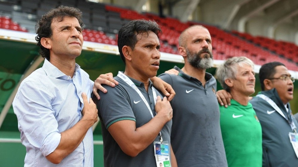 HLV Luis Milla sẵn sàng giảm lương để quay lại nắm đội tuyển Indonesia