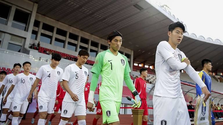 Bầu không khí "như đi đánh trận" trong trận bóng đá kỳ lạ giữa 2 miền Triều Tiên