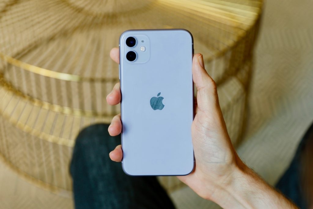 iPhone 11 khóa mạng Mỹ gây "sốt" ở Việt Nam, giá hơn 13 triệu đồng