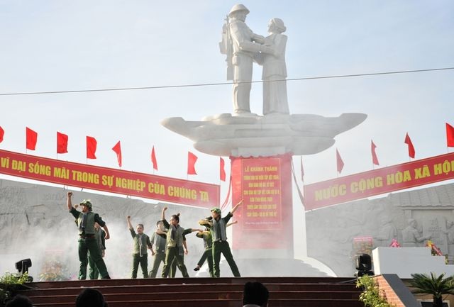 Khánh thành tượng đài Tập kết 1954 dịp kỷ niệm 65 năm ngày tiễn đoàn quân cuối cùng ra Bắc
