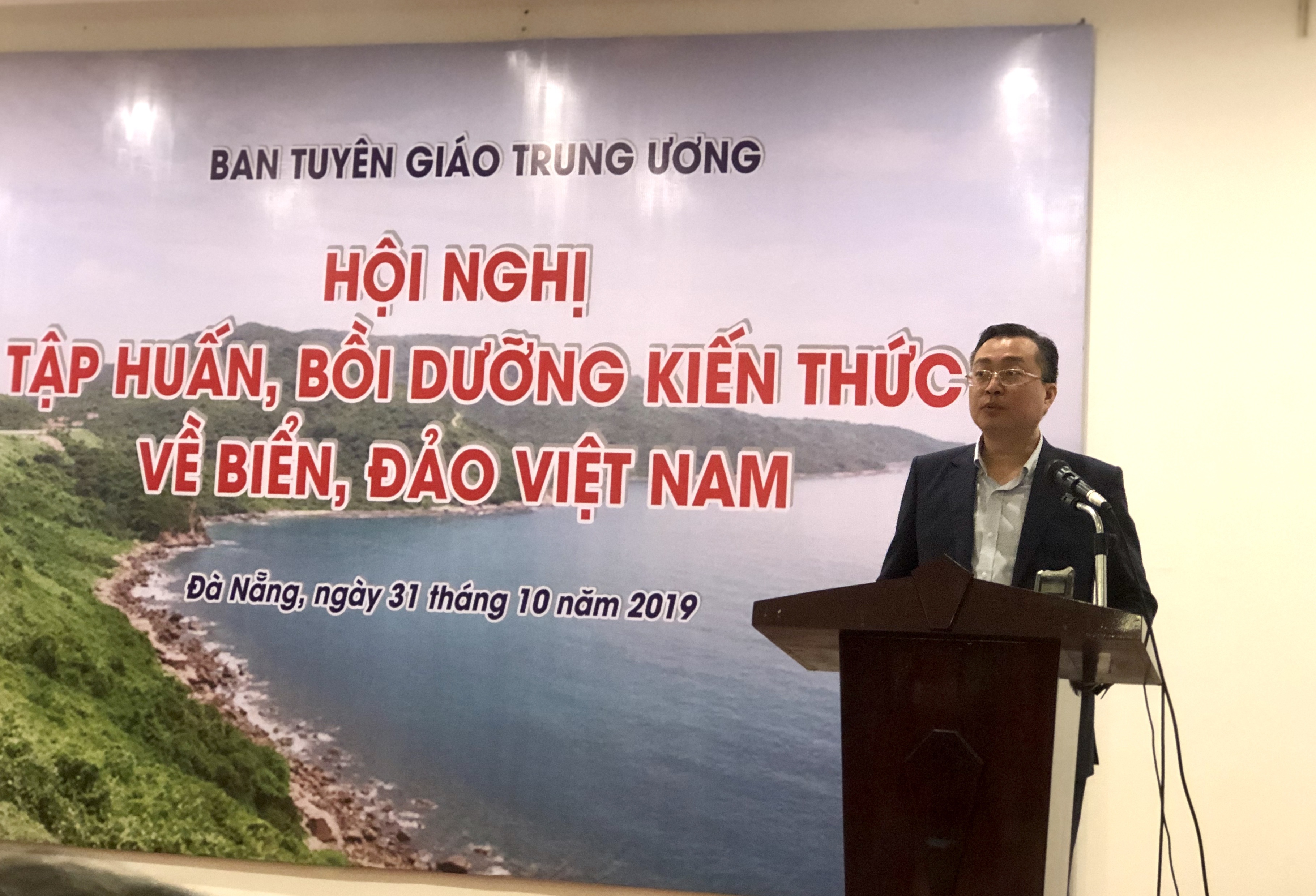 Gần 300 nhà báo dự tập huấn bồi dưỡng kiến thức về biển, đảo Việt Nam