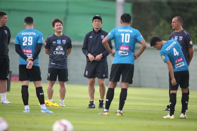 HLV Akira Nishino dùng hay bỏ Chanathip ở cuộc đấu với tuyển Việt Nam?