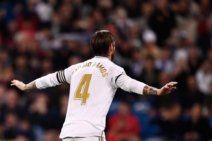 Sergio Ramos sánh ngang kỷ lục ghi bàn của… Messi