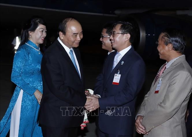 Thủ tướng đến Thái Lan, bắt đầu chuyến tham dự Hội nghị Cấp cao ASEAN lần thứ 35