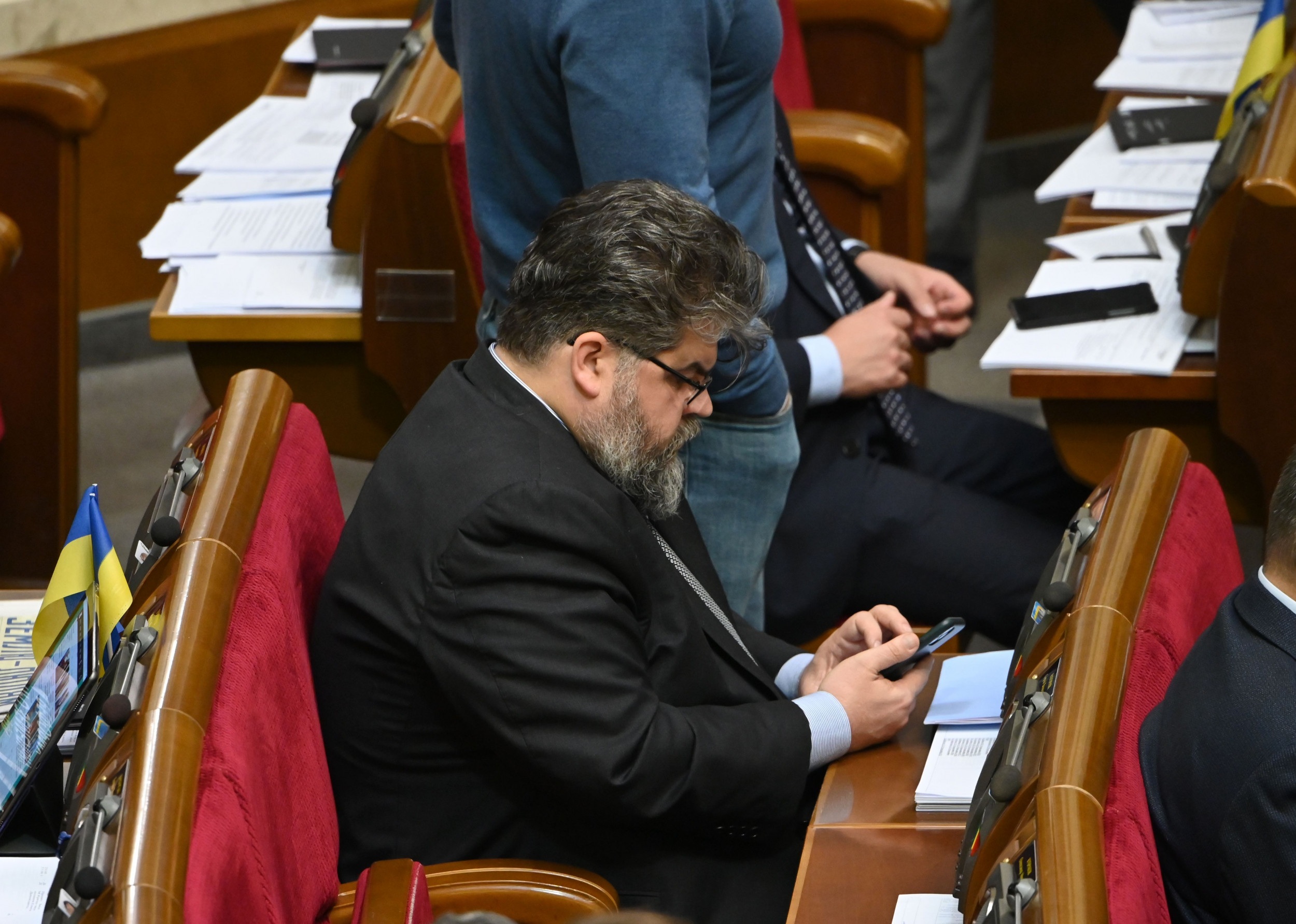 Nghị sĩ Ukraine xin lỗi vì nhắn tin cho gái gọi khi đang họp quốc hội