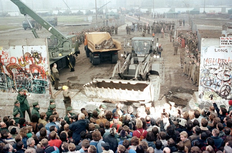 30 năm bức tường Berlin và dòng chảy lịch sử