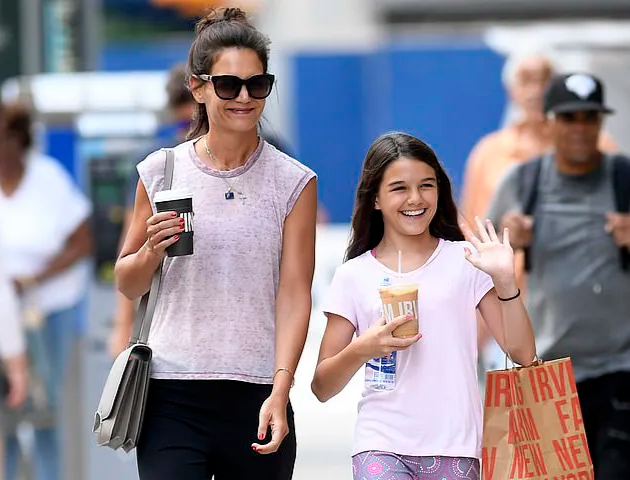 Hậu chia tay Jamie Foxx, Katie Holmes thích nói về… con gái