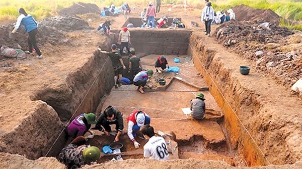 Phát hiện nạn đào trộm cổ vật công khai ở di chỉ Vườn Chuối