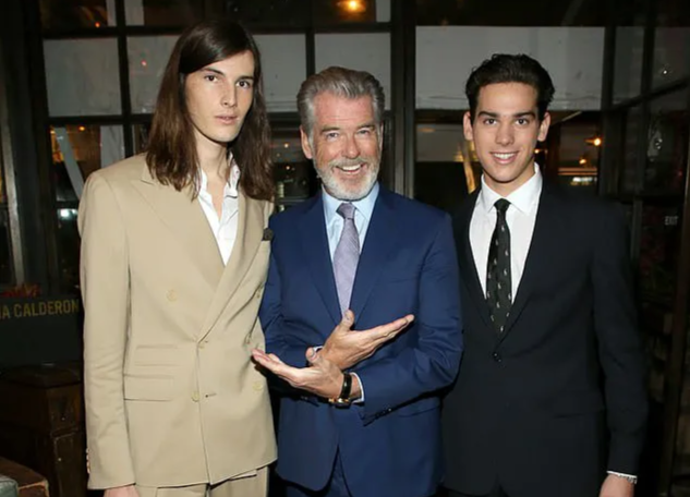 Hai cậu con trai của tài tử Pierce Brosnan trở thành đại sứ Quả Cầu Vàng