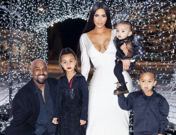 Vợ chồng Kim Kardashian cãi nhau vì con gái 6 tuổi thích trang điểm