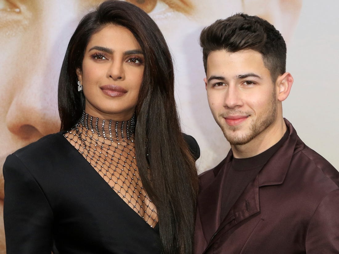 Priyanka Chopra tặng quà cho chồng trẻ nhân dịp tròn một năm ngày cưới