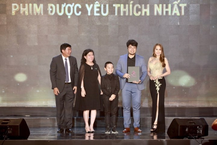 Phim “Chú ơi, đừng lấy mẹ con” gây tranh cãi vì đoạt giải Khán giả yêu thích