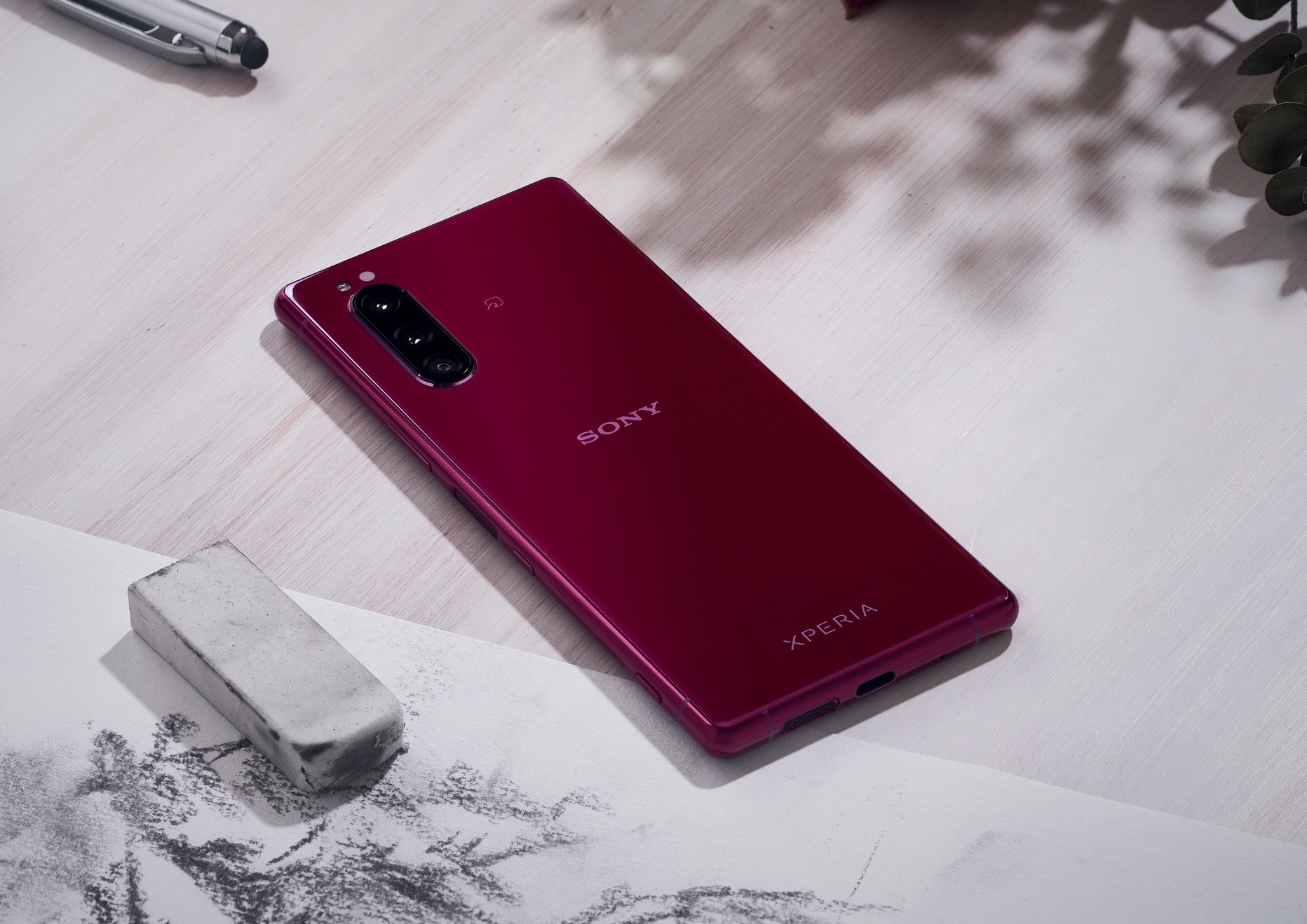 Sony bất ngờ bán Xperia 5 tại Việt Nam, giá 19,99 triệu đồng