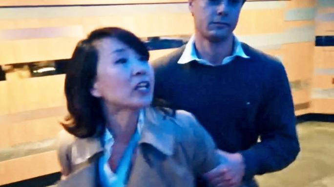 Phóng viên Trung Quốc lãnh án vì tát nhà hoạt động tại Anh