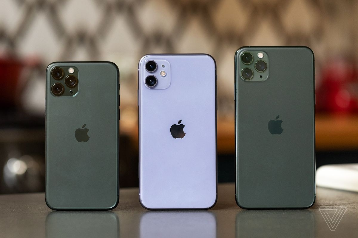 Sau 1 tháng lên kệ, iPhone 11 chính hãng giờ bán ra sao?