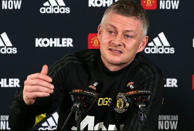 Cầu thủ Man Utd nỗ lực chiến đấu để giữ ghế cho HLV Solskjaer