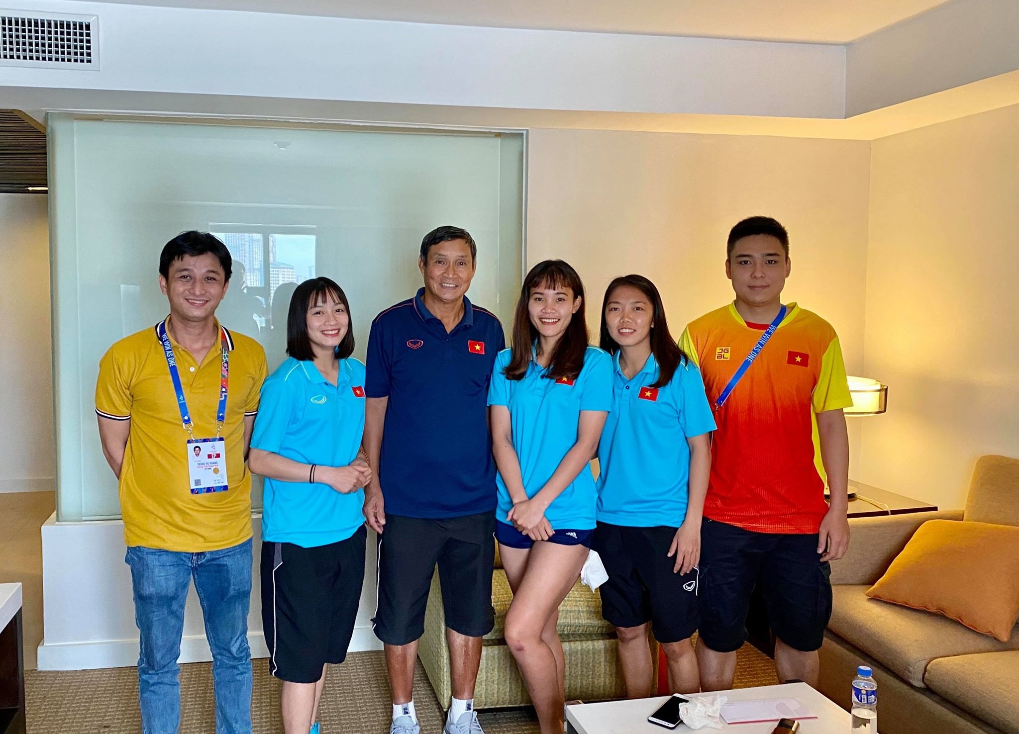 Những cô gái vàng bóng đá nữ SEA Games 30 giao lưu cùng độc giả Dân trí từ Philippines