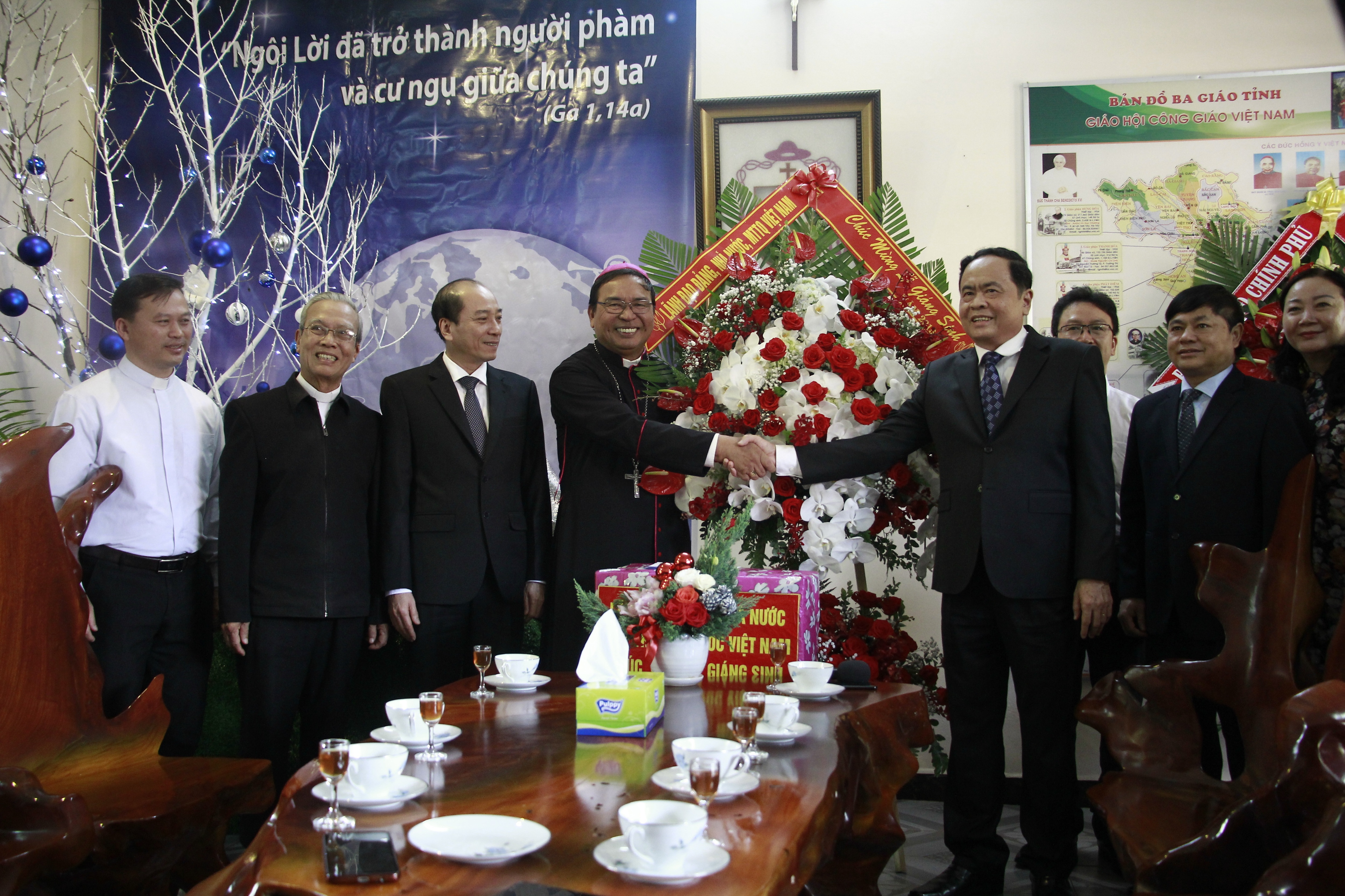 Chủ tịch MTTQ Việt Nam chúc mừng Giáng sinh Giáo phận Ban Mê Thuột