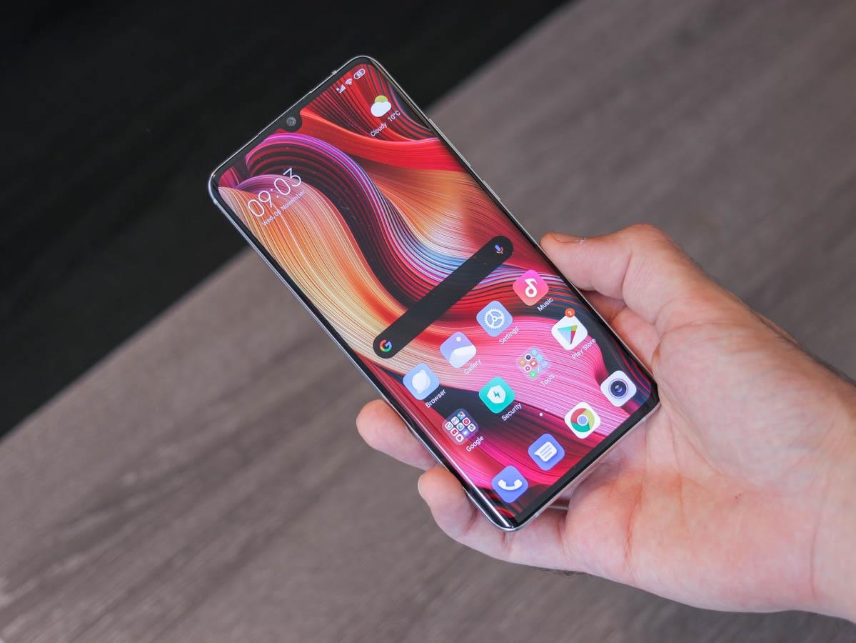 Những mẫu smartphone cận cao cấp đáng chú ý năm 2019