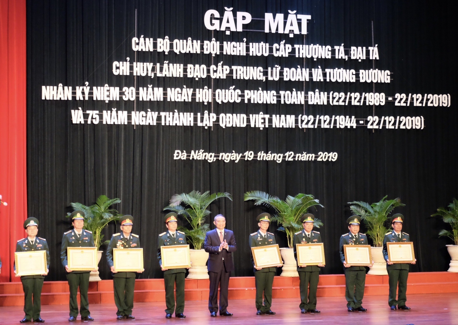 28 tướng tá quân đội nhận Huân chương Bảo vệ Tổ quốc