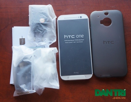 Đập hộp HTC One chính hãng đầu tiên tại Việt Nam