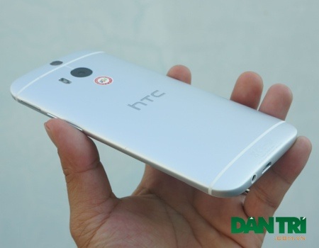 Đập hộp HTC One chính hãng đầu tiên tại Việt Nam