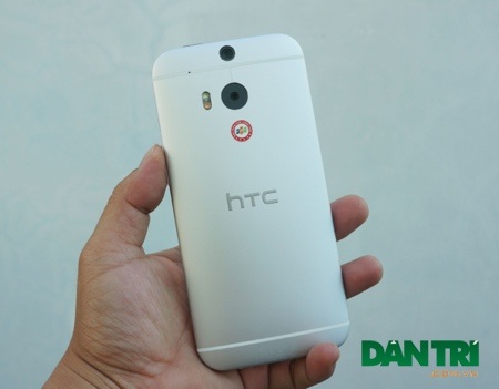 Đập hộp HTC One chính hãng đầu tiên tại Việt Nam