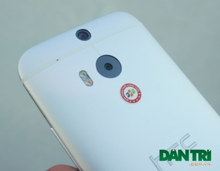 Đập hộp HTC One chính hãng đầu tiên tại Việt Nam