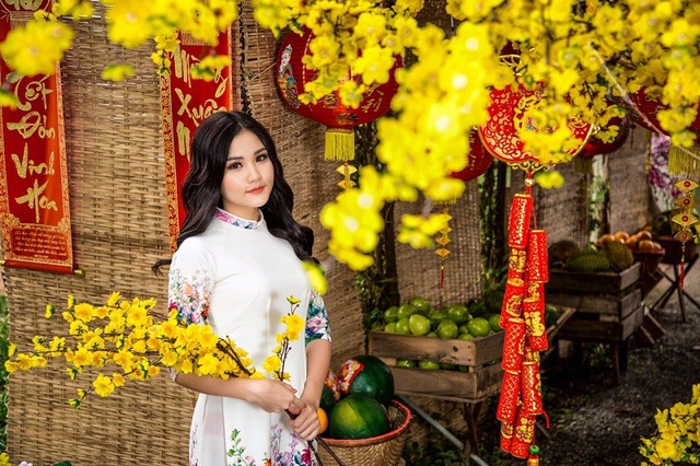 Top 9 Miss Teen hóa “cô Ba Sài Gòn” trong bộ ảnh đón Xuân - 4 Chia sẻ về bộ ảnh, Hân cho biết: “Tết là ngày mà bao người ai cũng chờ đợi sum họp, đoàn viên bên nhau, cùng nhau tận hưởng những khoảnh khắc tài lộc, nồng ấm của mùa xuân yêu thương, mong muốn có những ngày đầu năm đầy phấn khởi.
