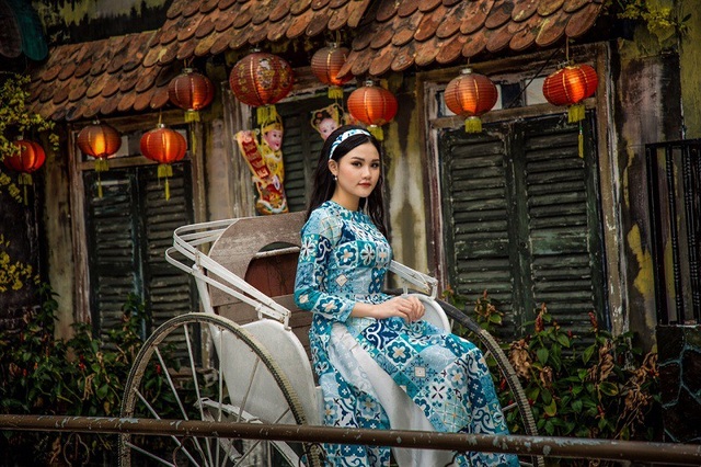Top 9 Miss Teen hóa “cô Ba Sài Gòn” trong bộ ảnh đón Xuân - 1 Lê Nguyễn Ngọc Hân mới bước sang tuổi 17 tuổi, hiện đang là học sinh lớp 12, trường THPT An Đông (TP. HCM).
