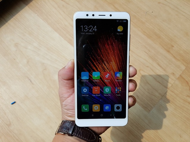 Những smartphone tràn viền giá bình dân đáng chú ý cận Tết - 5 Những smartphone tràn viền giá bình dân đáng chú ý cận Tết - 5