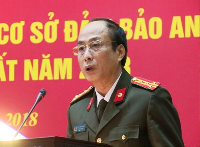 Tăng cường 340 cán bộ, chiến sỹ công an tỉnh xuống địa bàn bảo đảm tết Mậu Tuất - 1 Đại tá Trịnh Đình Thành, Phó Giám đốc Công an tỉnh Thái Bình giao nhiệm vụ và chỉ đạo cho các lực lượng nhằm thực hiện tốt mục tiêu của đợt ra quân (ảnh: Công an Thái Bình)