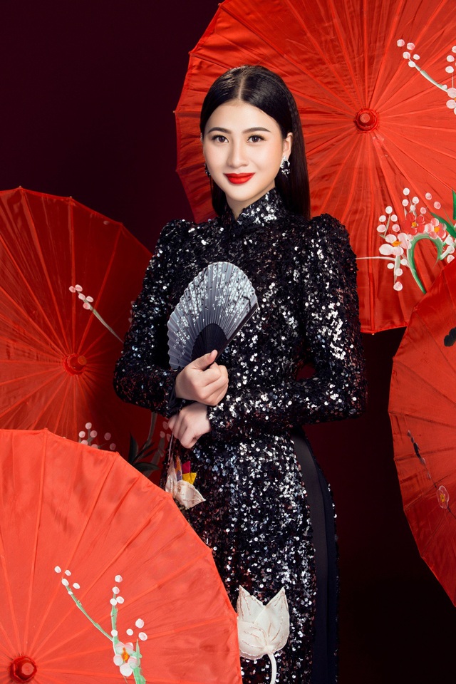 Chân dài Việt giãi bày chuyện bị đại gia và đồng nghiệp "gạ tình đổi tiền" - 8 Mỹ Linh khoe trọn vẹn vẻ đẹp tươi tắn để đón chào một năm mới đang tới gần. (Ảnh: Lê Thiện Viễn, Kan Hí).