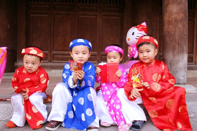 Mở tiết kiệm, đóng bảo hiểm cho con từ tiền lì xì - 1
Nhiều gia đình chọn mở tài khoản tiết kiệm hoặc đóng bảo hiểm từ tiền lì xì của con. (ảnh minh họa)