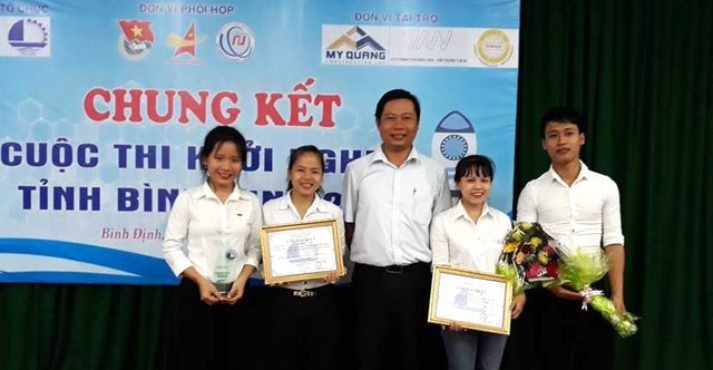 Khởi nghiệp với... gà ác - 1 Nhóm SV giành giải Nhất chung kết cuộc thi Khởi nghiệp tỉnh Bình Định năm 2017.