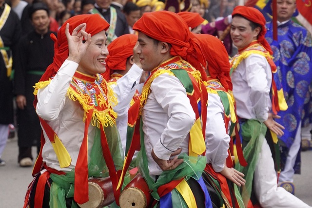 Trai làng Triều Khúc lả lơi trong màn "con đĩ đánh bồng" độc đáo - 13